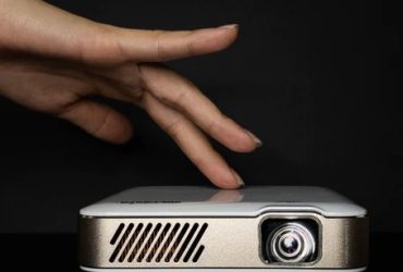 Short throw projector