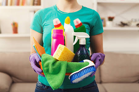 Commercial Cleaners vs. DIY Cleaning: The Pros and Cons