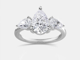 Pear-Cut Diamond Engagement Rings